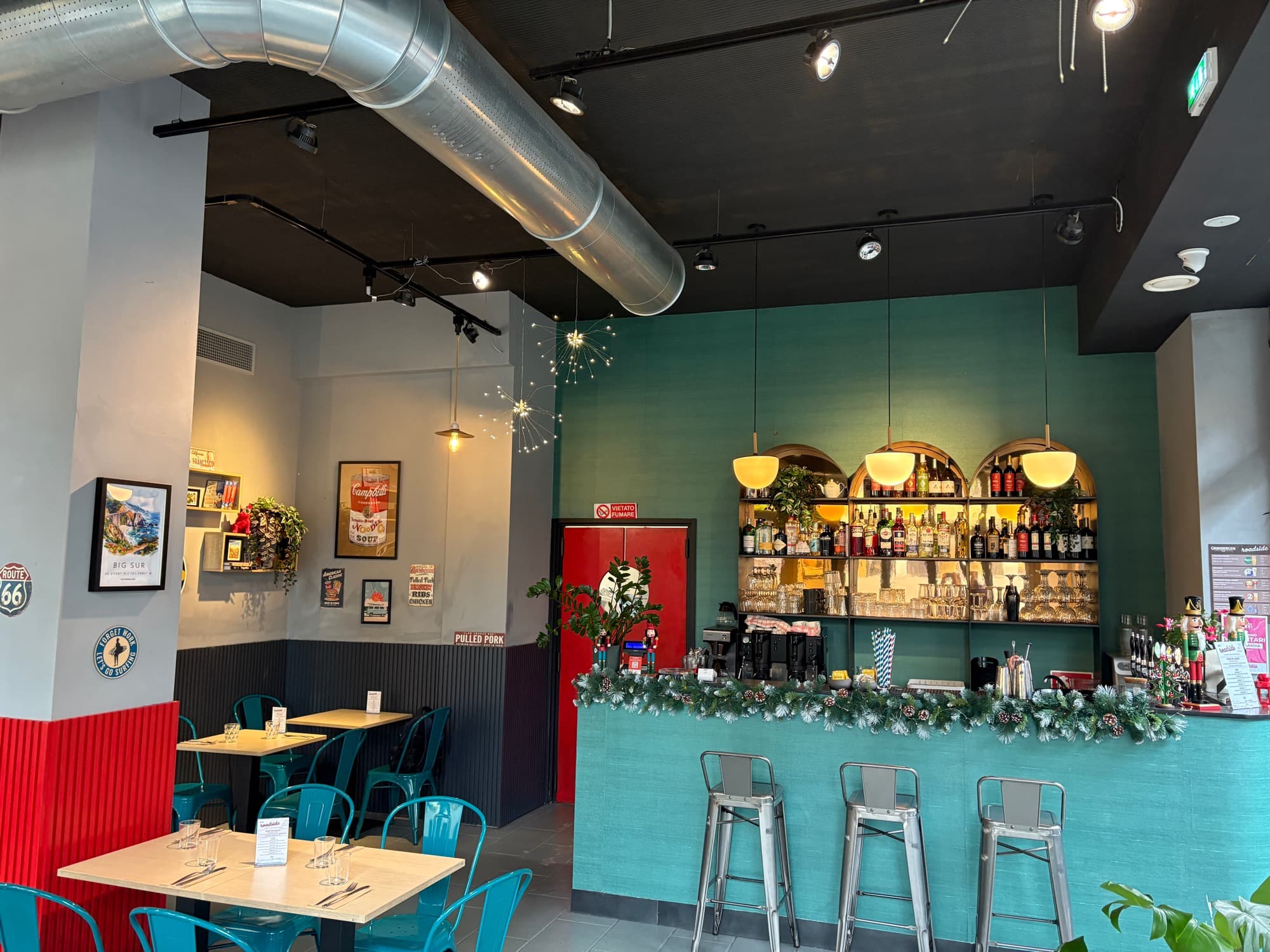 Roadside American BBQ — il bancone del locale